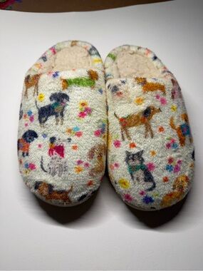 NATURAL LIFE Cream Plush Slippers with Multicolor Floral & Animal Dots